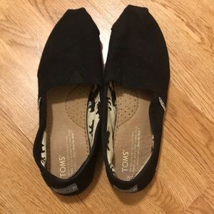 Black classic Toms size 7